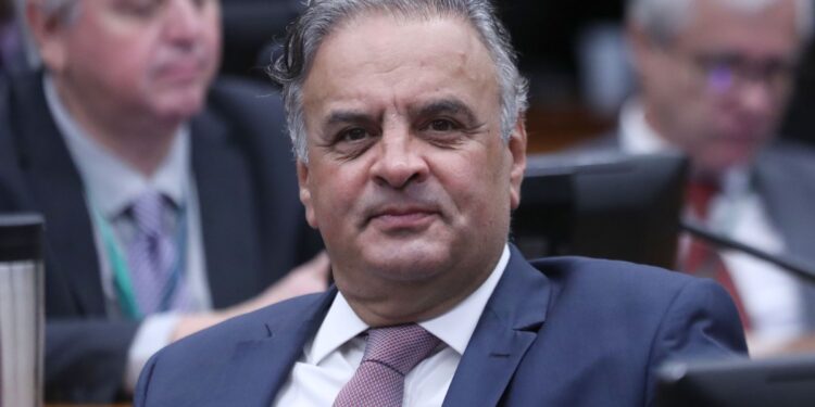 em-nome-do-psdb,-aecio-cumprimenta-lula-pela-vitoria-e-ressalta-democracia