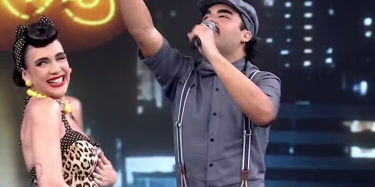 professora-do-danca-dos-famosos-revela-gravidez-ao-vivo-e-surpreende