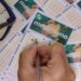 mega-sena-3076-acumula,-e-premio-atinge-r$-320-milhoes.-veja-resultado