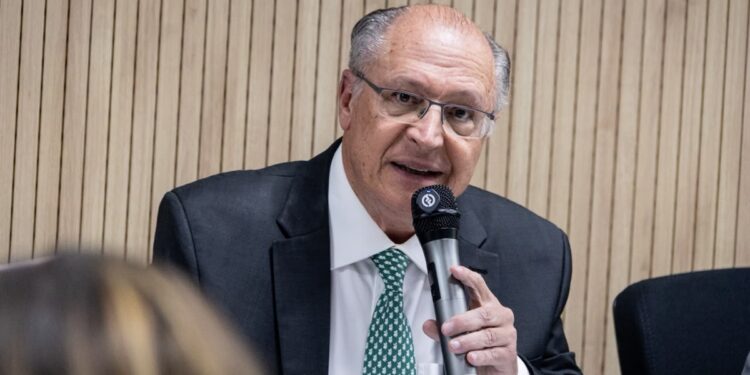alckmin-diz-que-fuga-de-flavio-bolsonaro-para-os-eua-e-“incompreensivel”