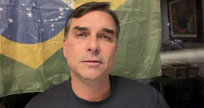 trump-tira-flavio-bolsonaro-do-brasil-em-operacao-secreta