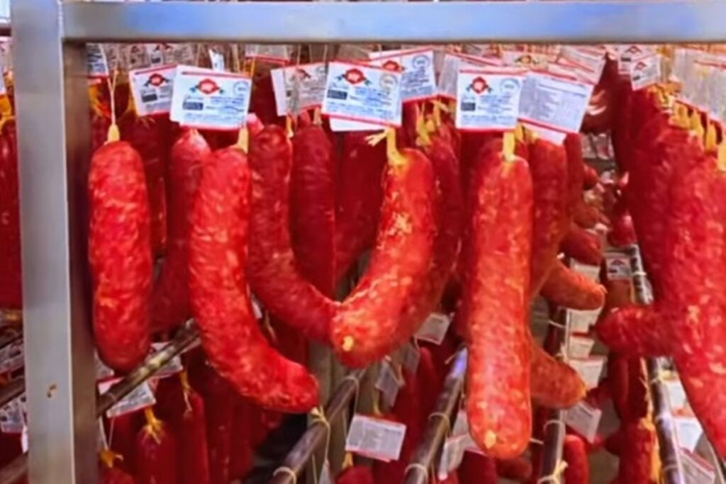 anvisa-recolhe-lote-de-linguica-com-bacteria-que-causa-infeccao-grave