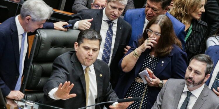 promessas-de-alcolumbre-geram-desconfianca-na-oposicao-e-no-governo